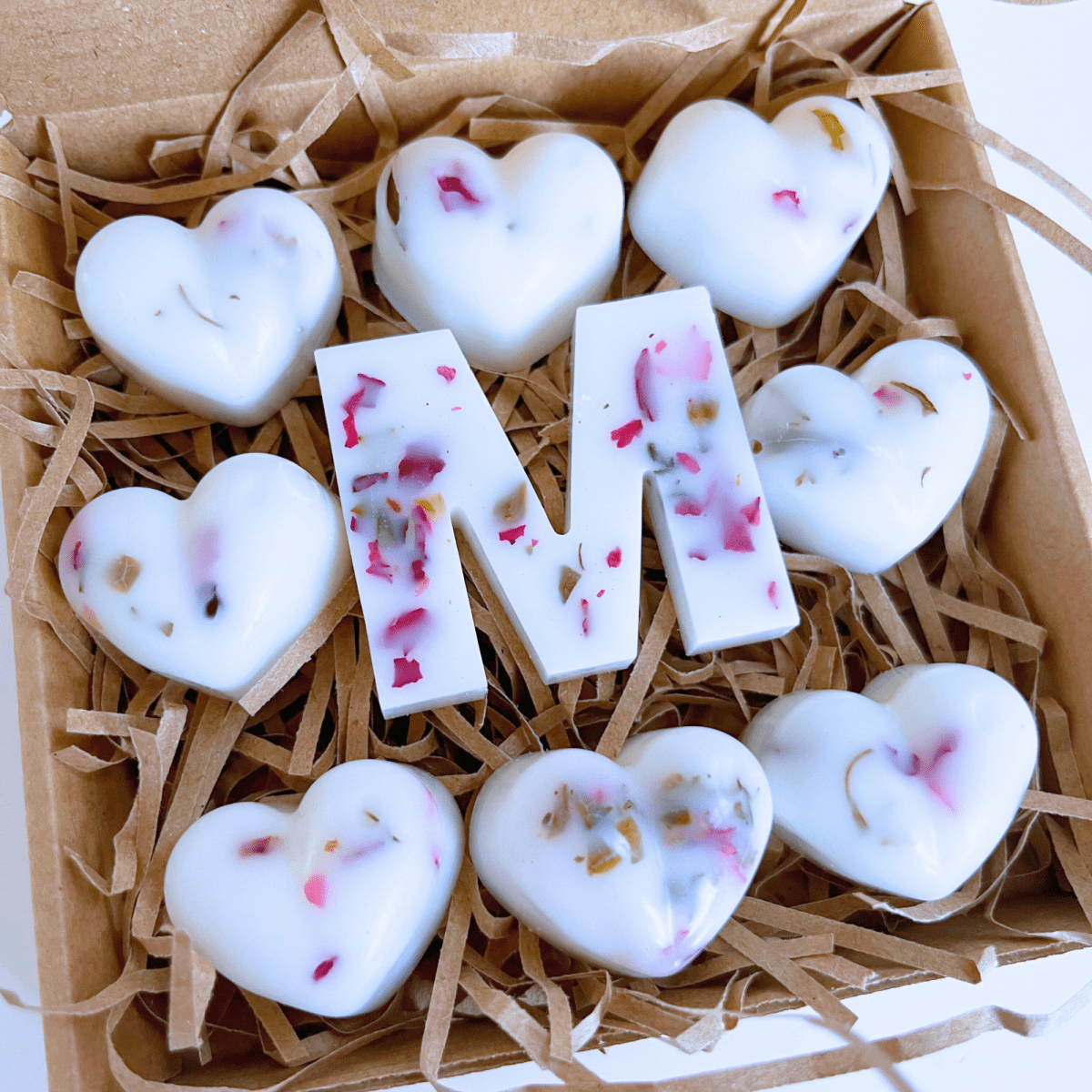 Personalised wax melts – handmade soy wax love heart melts with custom letter, UK gift.